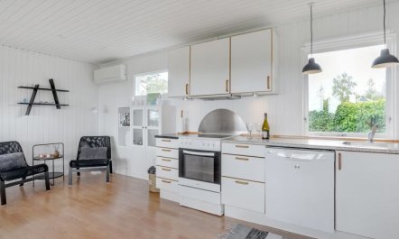 'Francis' - 300m from the sea 4