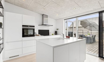 'Ingebrit' - 1.4km from the sea