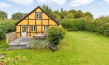 'Hughlek' - 1.5km from the sea