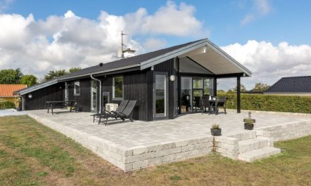 'Beowulf' - 200m from the sea 7