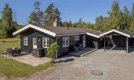 'Tayana' - 500m from the sea