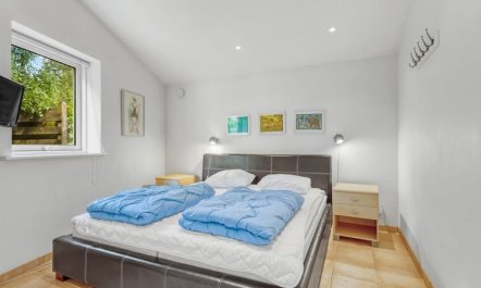 'Henkil' - 175m from the sea 6