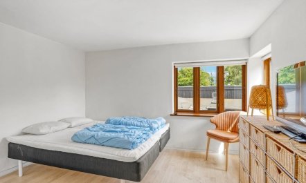 'Henkil' - 175m from the sea 1