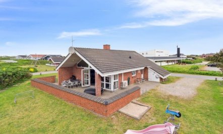 'Mari' - 400m from the sea