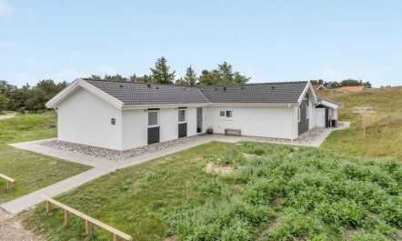 'Alli' - 800m from the sea