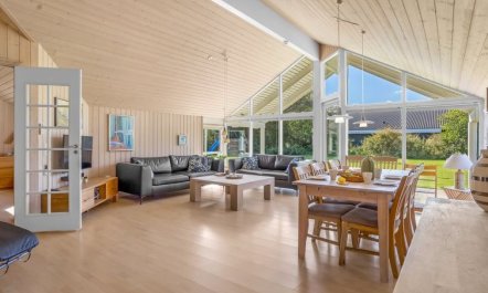 'Enid' - 700m from the sea 4