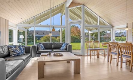 'Enid' - 700m from the sea 7