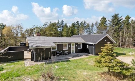 'Mikaela' - 1km from the sea