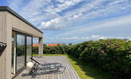 'Ely' - 300m from the sea