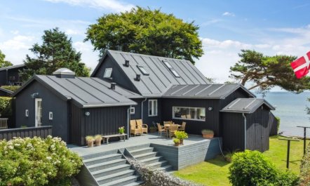 'Sten' - 30m from the sea