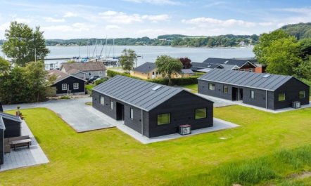 'Henryk' - 75m from the sea