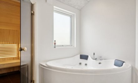 'Henryk' - 75m from the sea 3