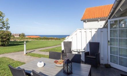 'Thamina' - 400m from the sea