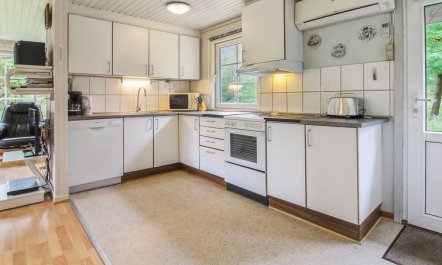 'Ylvi' - 2.8km from the sea 7