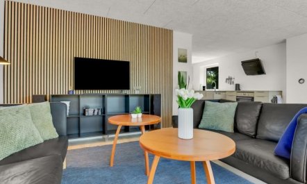 'Abel' - 250m from the sea 1