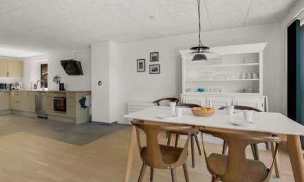 'Abel' - 250m from the sea 6