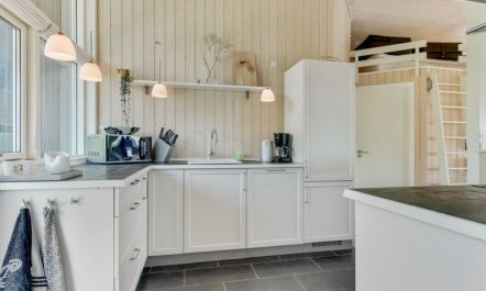 'Fridtjof' - 100m from the sea 1