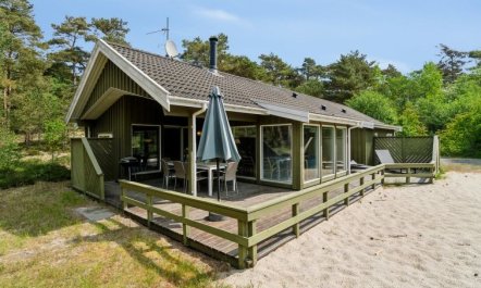 'Deni' - 800m from the sea