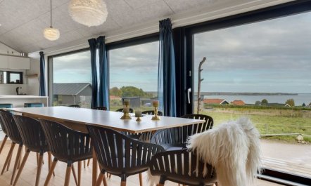 'Gunborg' - 400m from the sea 1