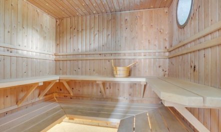 'Nana' - 4km from the sea 1