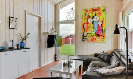 'Helga' - 100m from the sea 6