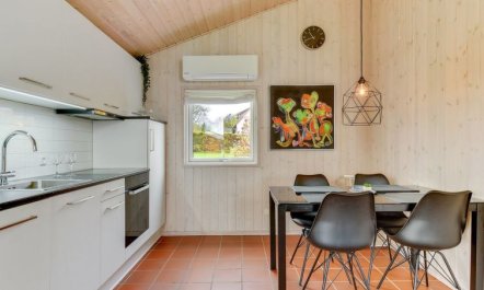 'Helga' - 100m from the sea 7