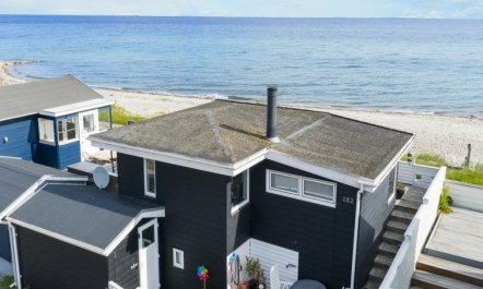 'Folkhart' - 10m from the sea