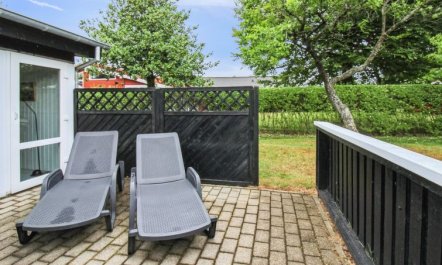 'Siouxsie' - 500m from the sea 3