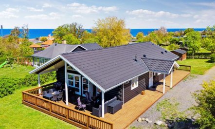 'Hjalmar' - 400m from the sea