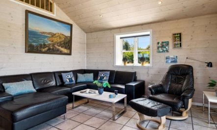 'Hjalmar' - 400m from the sea 5