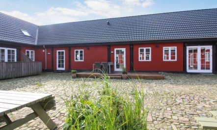 'Manfred' - 6km from the sea 3