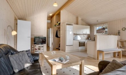 'Thala' - 35m from the sea 1