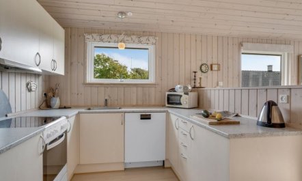 'Thala' - 35m from the sea 4