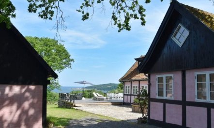 'Merrit' - 250m from the sea