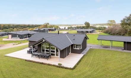 'Rathulf' - 500m from the sea