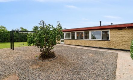 'Simon' - 1km from the sea 2