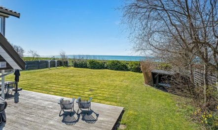 'Esme' - 30m from the sea