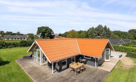 'Aarne' - 300m from the sea