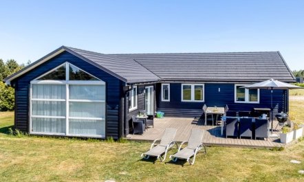 'Danika' - 1.5km from the sea