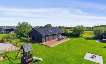 'Hasten' - 600m from the sea