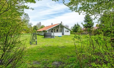 'Bjart' - 1.5km from the sea