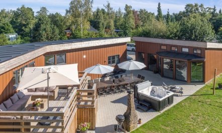 'Bjarka' - 700m from the sea