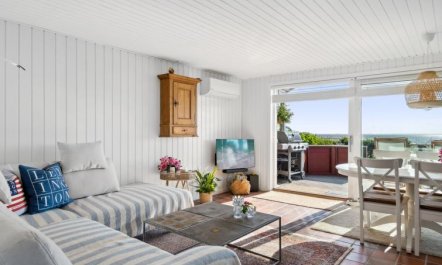 'Anselmi' - 25m from the sea