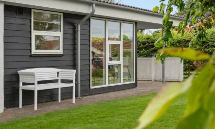 'Gull' - 150m from the sea 7