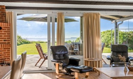 'Ørn' - 5m from the sea