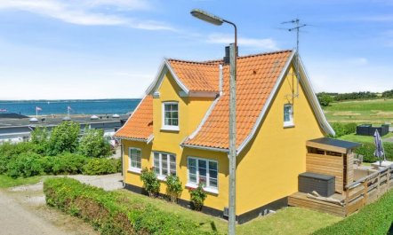 'Mari' - 150m from the sea