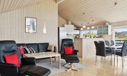 'Swanhild' - 900m from the sea 2