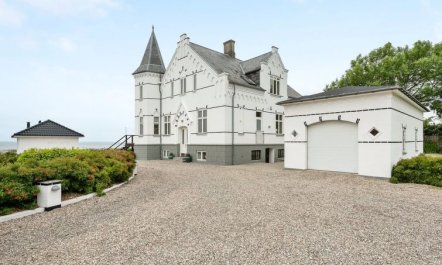 'Stefanie' - 10m from the sea 1