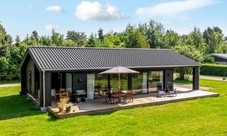 'Aruna' - 550m from the sea