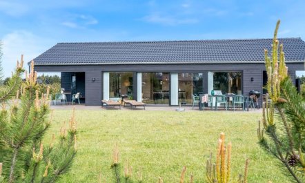 'Edite' - 900m from the sea